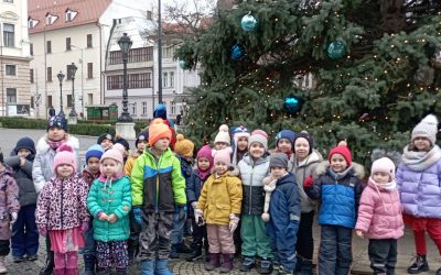 Škôlkari na vianočných trhoch