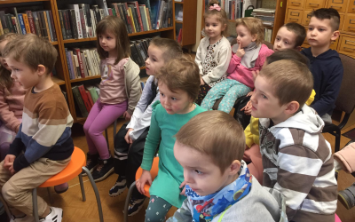 Čítanie nás baví – škôlkari na exkurzii v knižnici