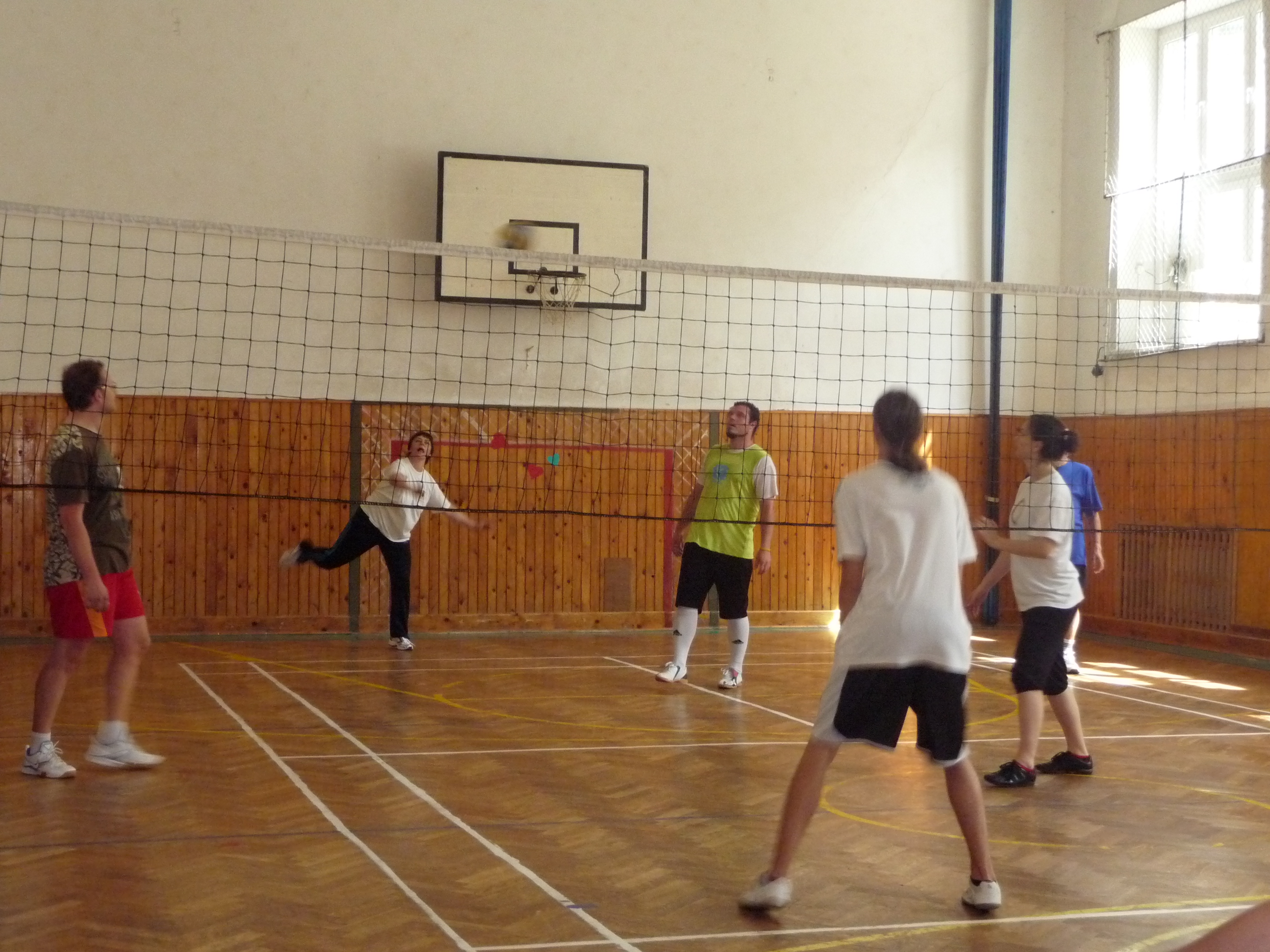 Volejbalový zápas našich deviatakov s učiteľmi – Všetci v pohybe
